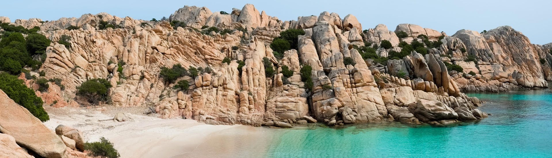 The stunning Cala Coticcio beach, that you can discover on a boat trip to Caprera Island.