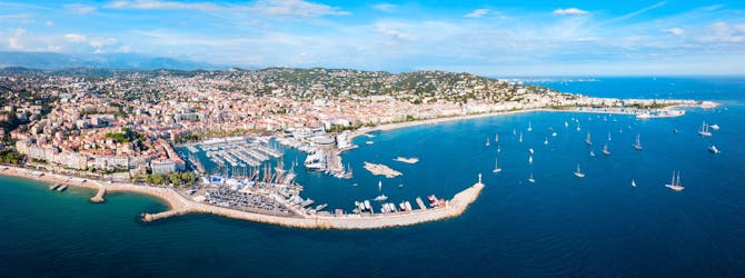 Foto von Cannes in Frankreich, wo Sie Bootsfahrten buchen können.
