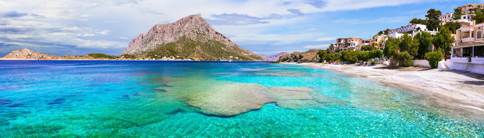 Blick auf Kalymnos, eine wunderschöne Insel, die Sie mit einer Bootstour entdecken können.