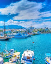Bild des Hafens von Kos, Griechenland, einem beliebten Ziel für Bootsfahrten.