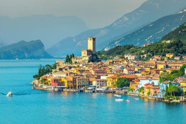 La ville de Malcesine au bord du lac de Garde en Italie.