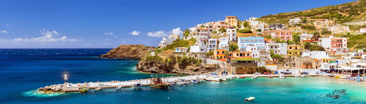 boat-trips-Rethymno_SEM-Resort-Hero Photo du magnifique port de Rethymno d'où partent les balades en bateau.
