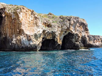 Blick auf eine Grotte, die man von Santa Maria di Leuca aus mit einem Boot erreichen kann.