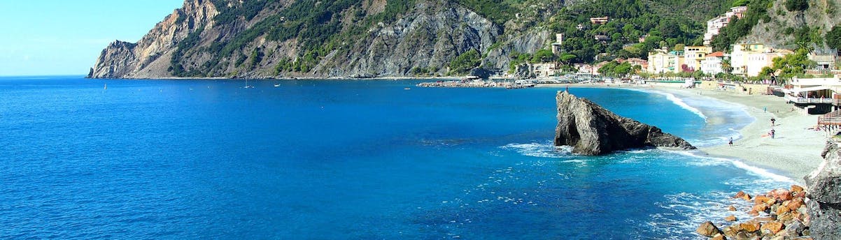 Bootstouren nach Monterosso al Mare SEM Hero Blick auf die Küste während einer Bootsfahrt nach Monterosso al Mare.