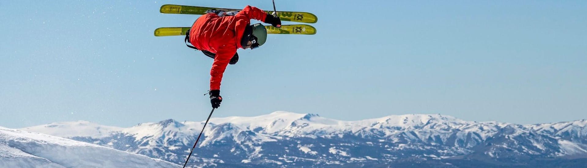 Grande salto con attrezzatura noleggiata al Bottero ski rent.