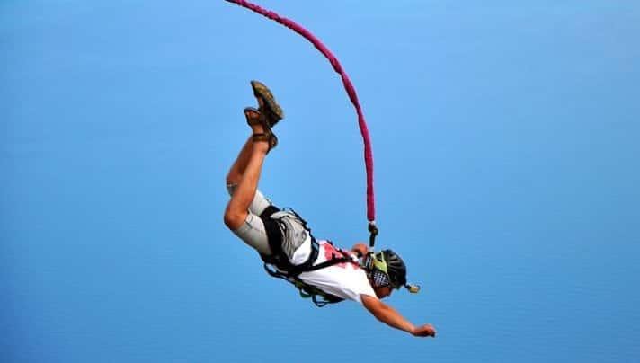 Bungee Jumping vertical tile (c) Shutterstock