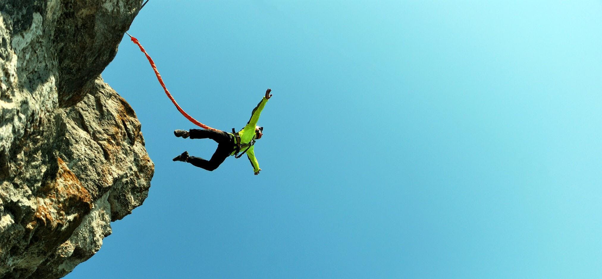 Bungee Jumping hero (c) Shutterstock - 1 - 1 - 1