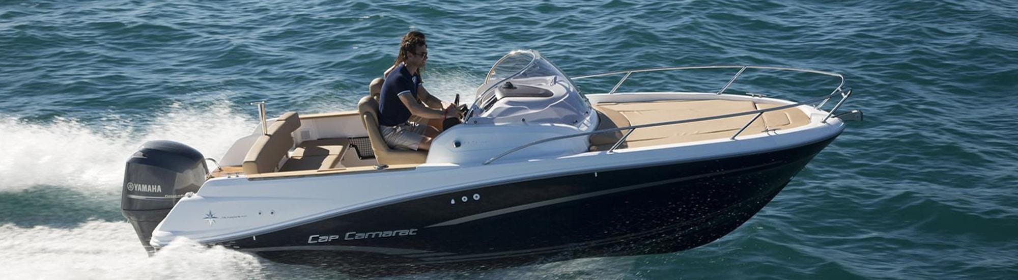 Cala Ratjada Boats Beautiful landscapes showcasing mountains and sea, where the experiences of Cala Ratjada Boats are taking place.
