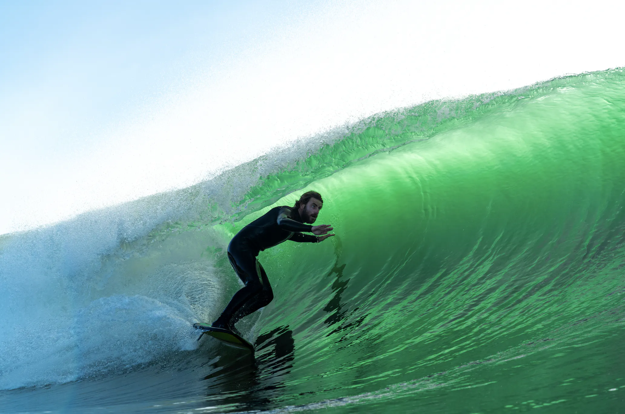 Paisajes impresionantes de montaña y mar, donde tienen lugar las experiencias de Surf Guide Arcachon.