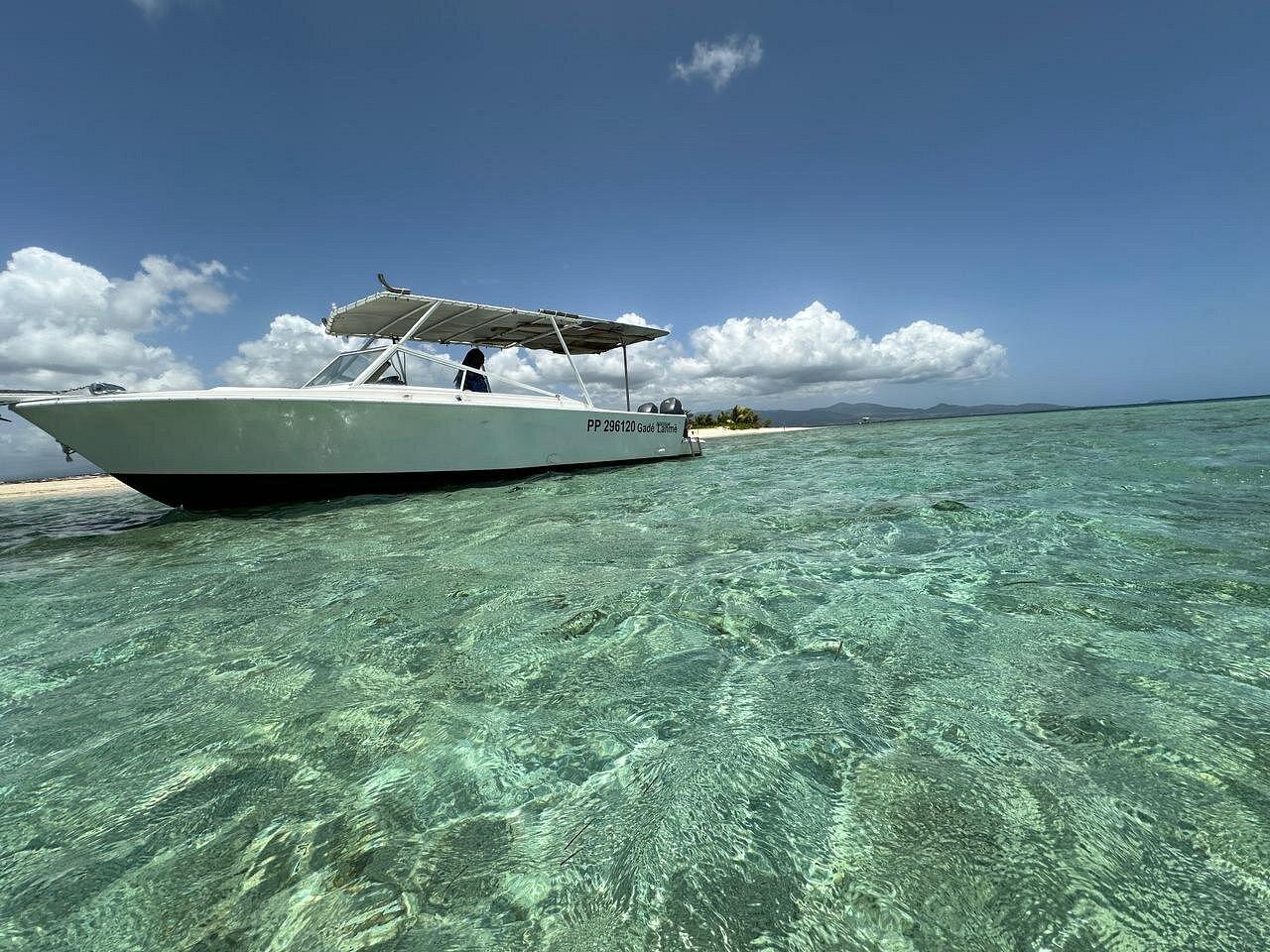 Bateau pendant l’excursion en mer avec Caraïbe Passiflora Excursion.
