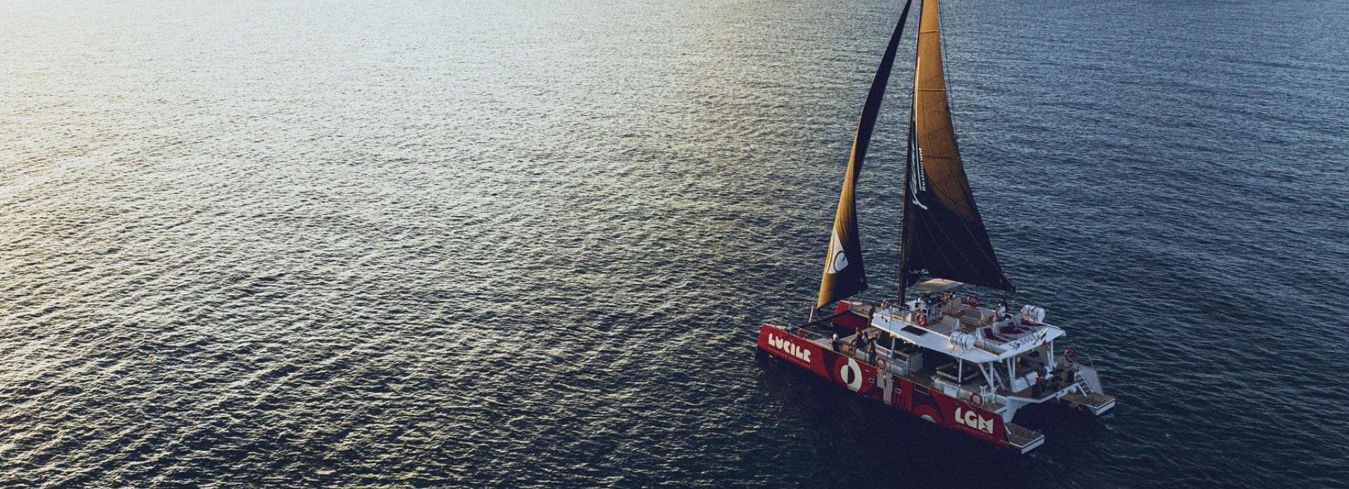 Catamaran Lucile La Grande-Motte Beeindruckende Landschaften mit Bergen und Meer, wo Aktivitäten von Catamaran Lucile La Grande-Motte stattfinden.
