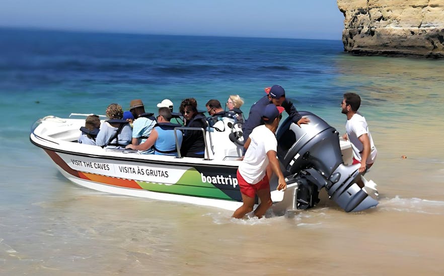 A group of 10 people starting their 1 hour boat trip with Centianes Boat Trip along the Algrave Coast.