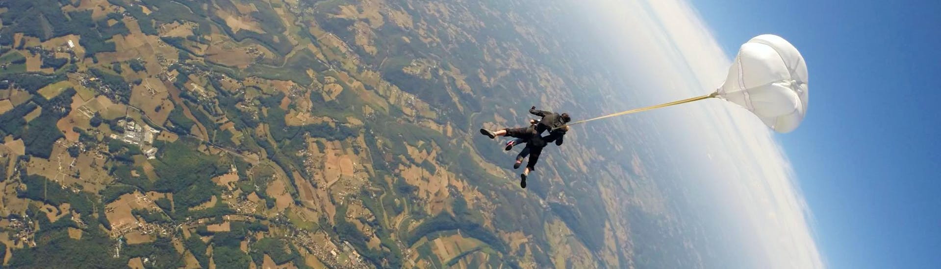 A man and his skydiving instructor from Chute Libre Dordogne are freefalling during their tandem skydiving jump in the Périgord.