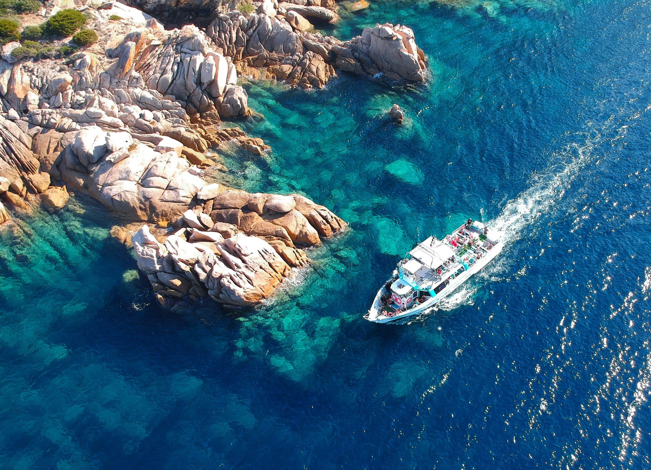 Le Prupria dans une crique lors d'une balade en bateau avec CMPV Propriano.
