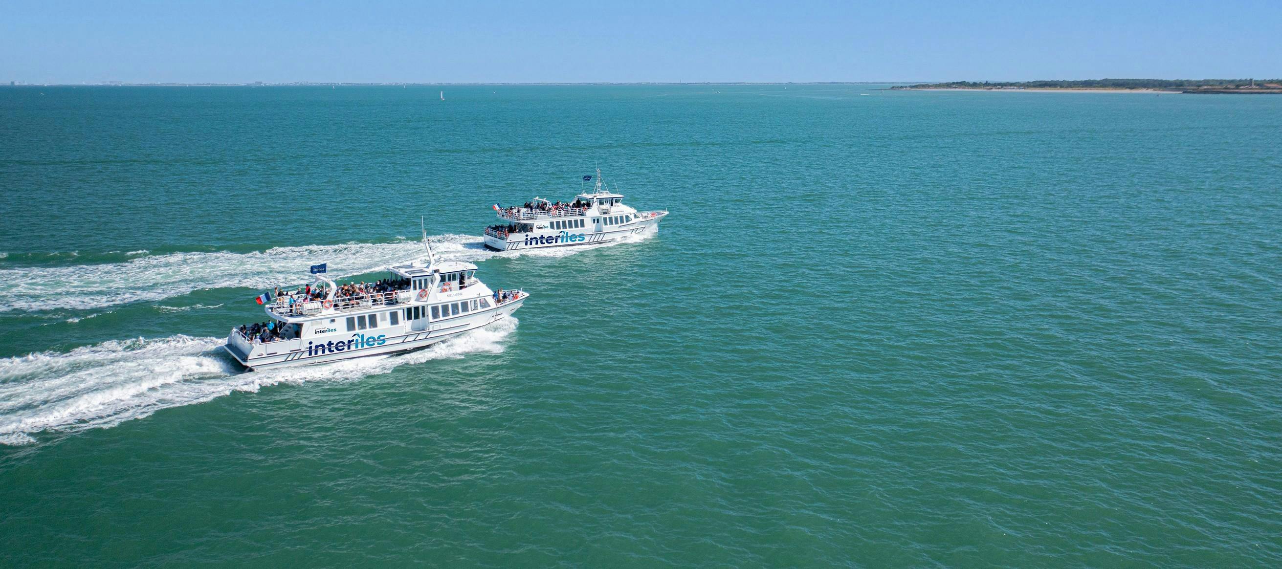 Compagnie Interîles Charente-Maritime Two boats of the Compagnie Interîles Charente-Maritime during a boat trip.