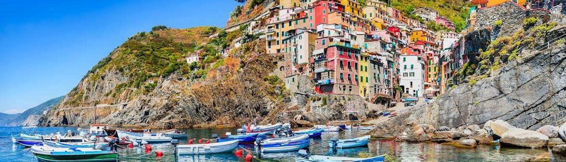 La vue imprenable que vous pouvez admirer lors d'une balade en bateau dans les Cinque Terre avec Costa di Faraggiana Levanto.