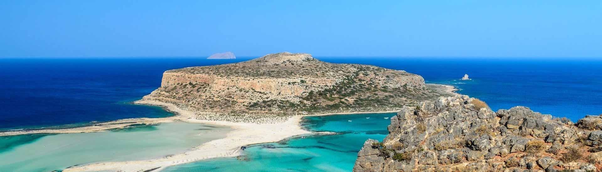 One of the beaches you can visit with a boat trip with Crucero Al Paraiso Kissamos.