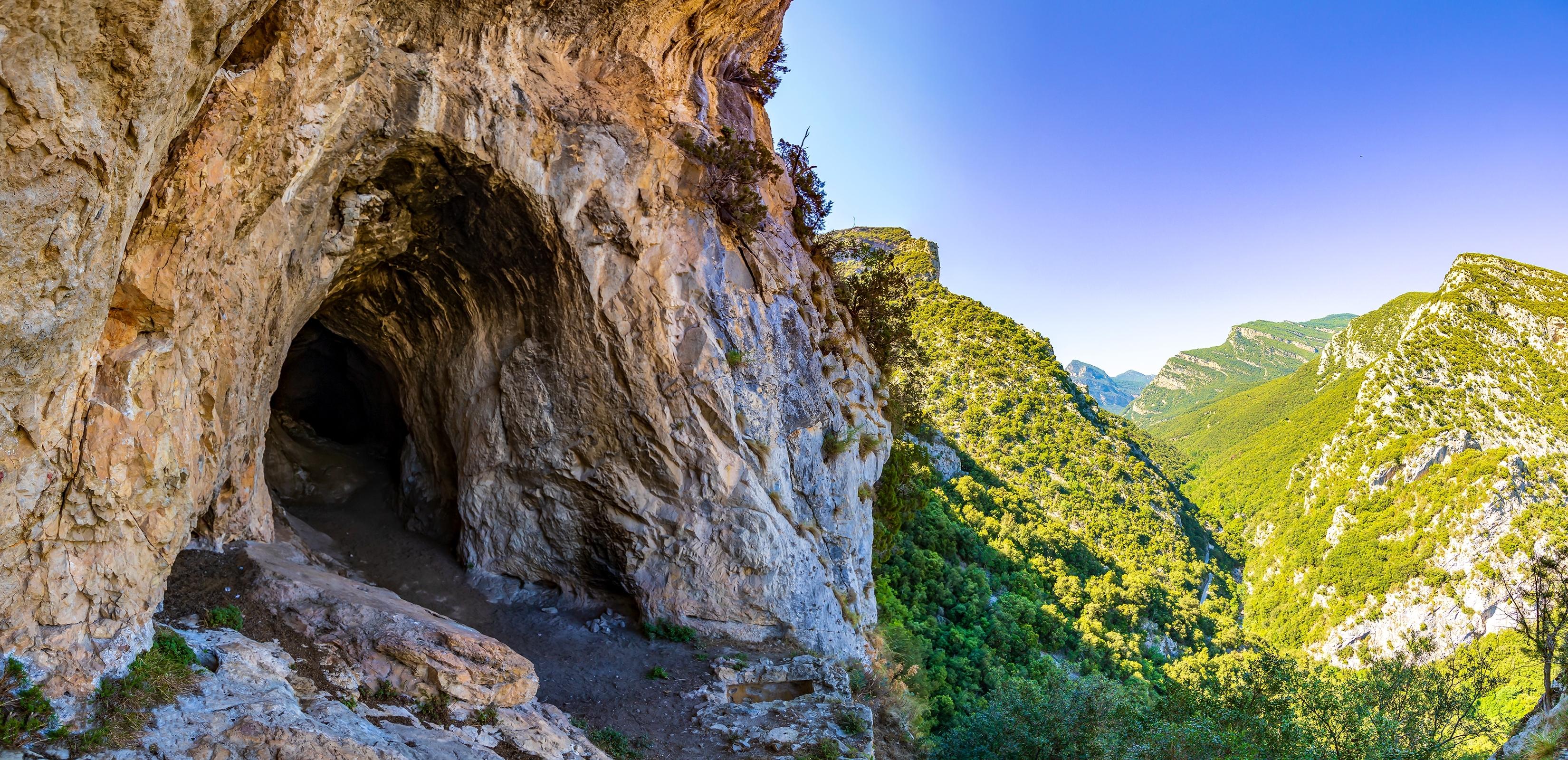 Day Trips to Caves Melissani Cave (Lake): 7 Offers with the Best Prices ...