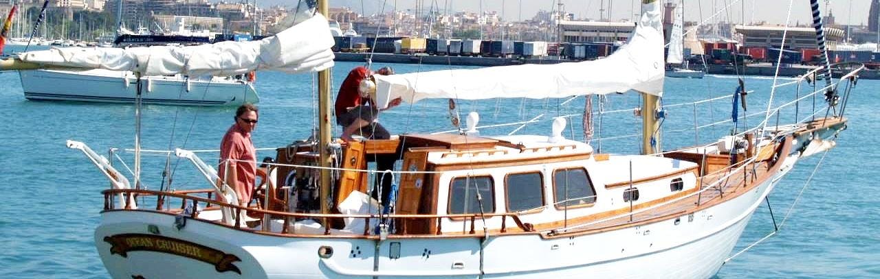 Ocean Cruiser Beeindruckende Landschaften mit Bergen und Meer, wo Aktivitäten von Ocean Cruiser Benalmádena stattfinden.