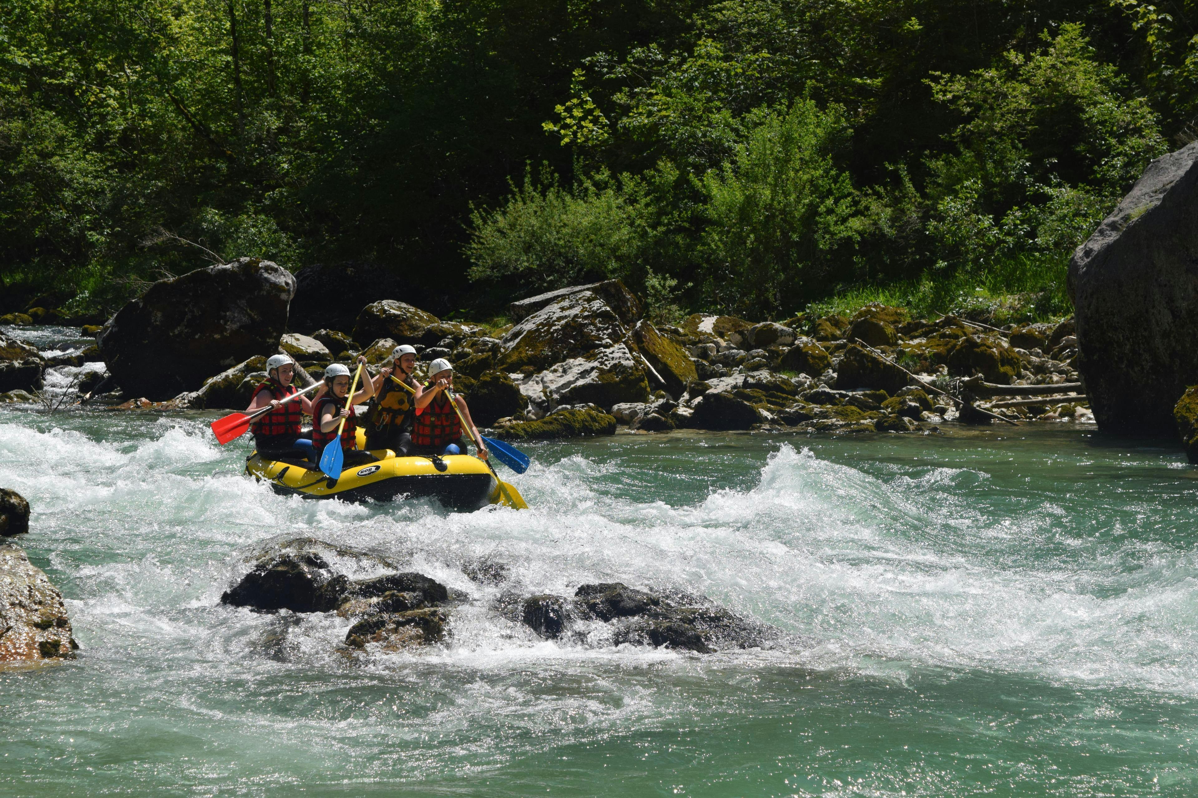 deep-roots-adventures-hero-1 Magnifique paysage de montagnes et de mer, où se déroulent les activités de Deep Roots Adventures Palfau.