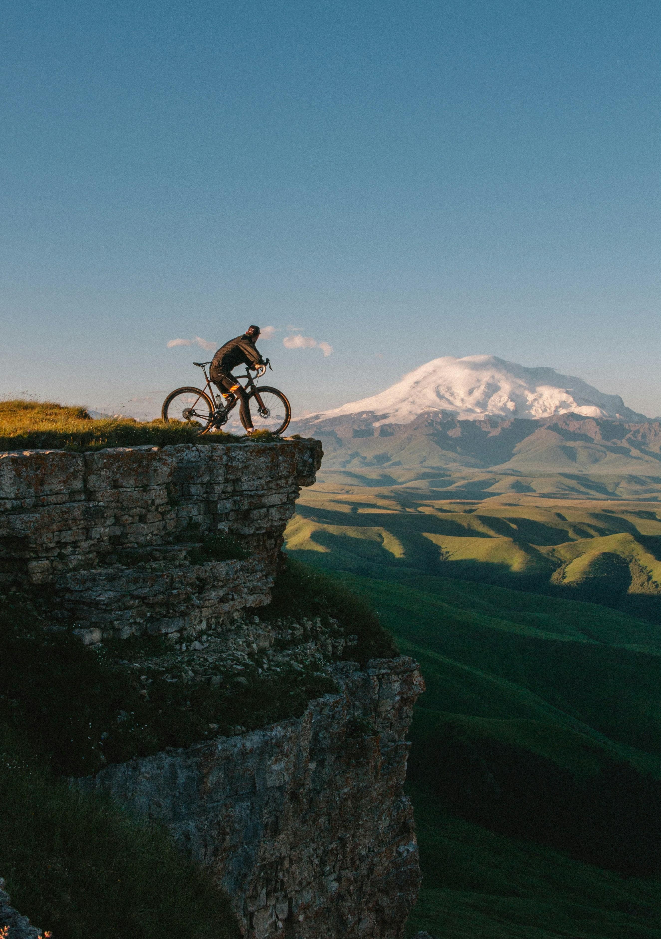 Mountain Biking vertical tile (c) Shutterstock - 1 - 1 - 1