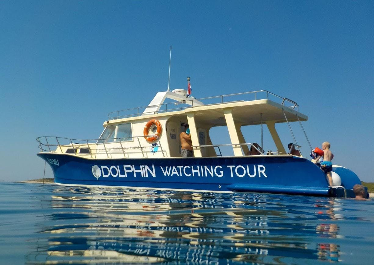 Dolphin Watching Murter Beautiful landscapes showcasing mountains and sea, where the experiences of Dolphin Watching Murter are taking place.