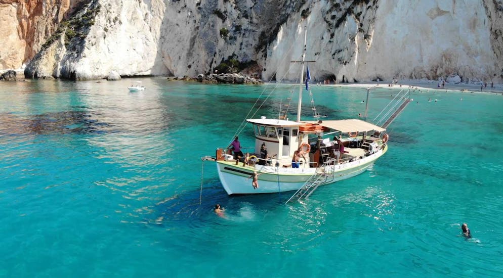 Dreamy Cruises' boat anchored in front of White Rocks Beach during one of their boat trips. 