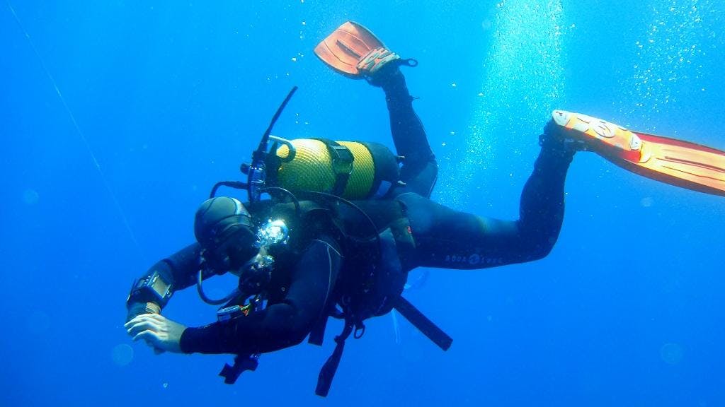 DSC00917 (1024x576) Beautiful landscapes showcasing mountains and sea, where the experiences of Easydivers Dive Centre are taking place.