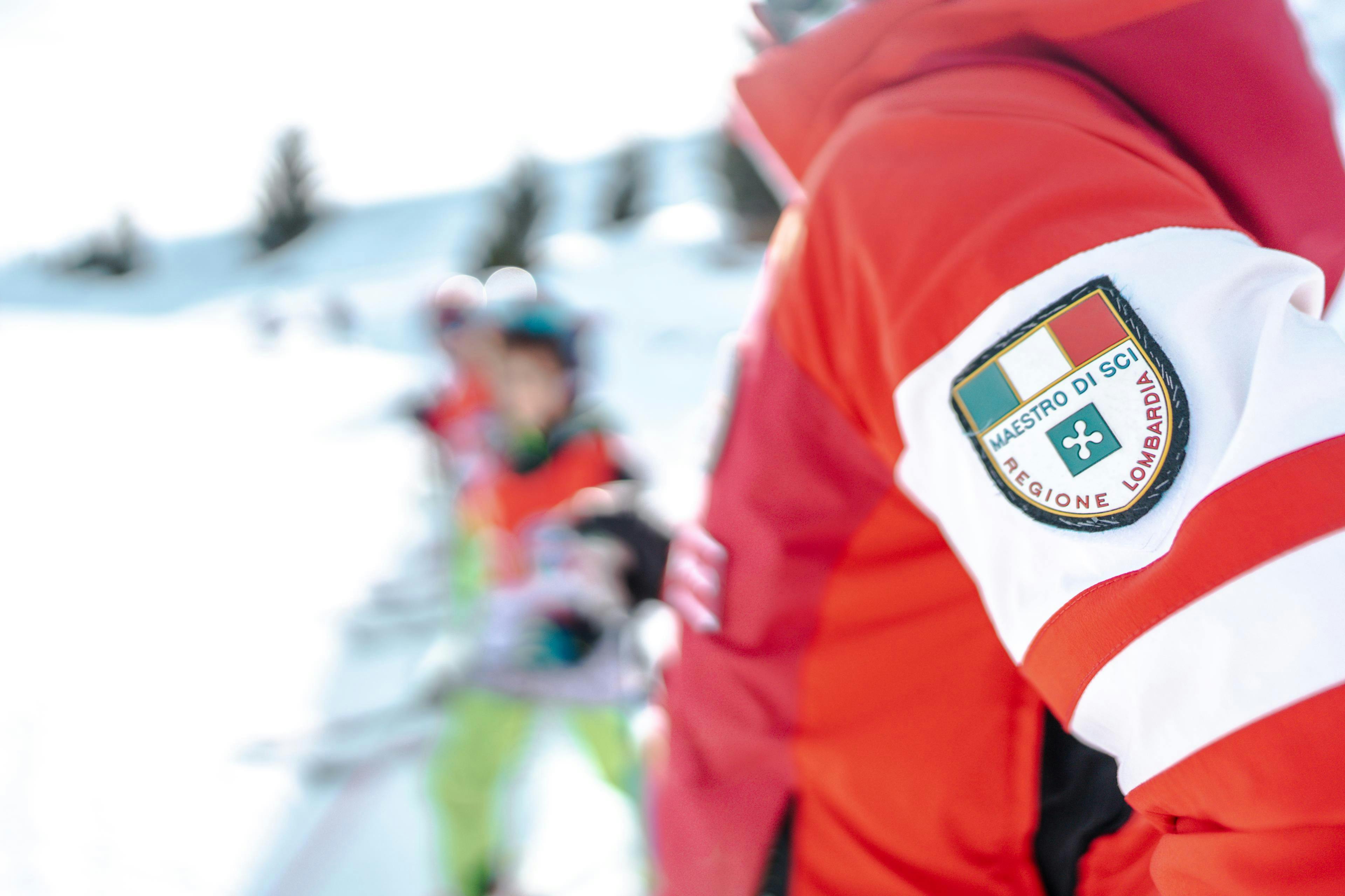 Beautiful landscapes showcasing mountains and sea, where the experiences of Scuola Nazionale Sci & Snow Monte Pora are taking place.