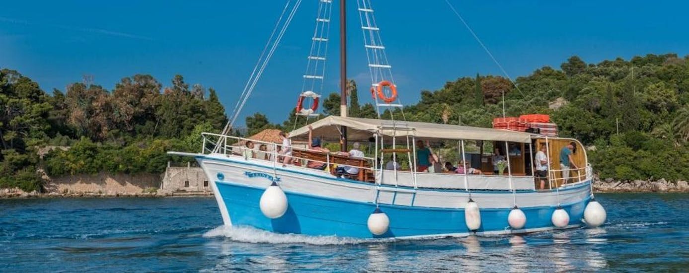 Picture of the boat from Dubrovnik Islands Tours used for the group tour to the Elaphiti Islands.