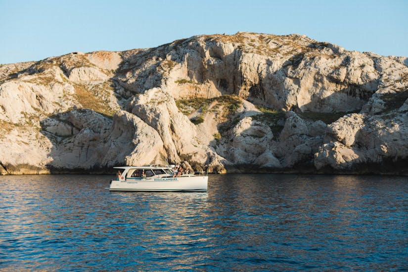 The boat of Eco Calanques Marseille during one of their tours.