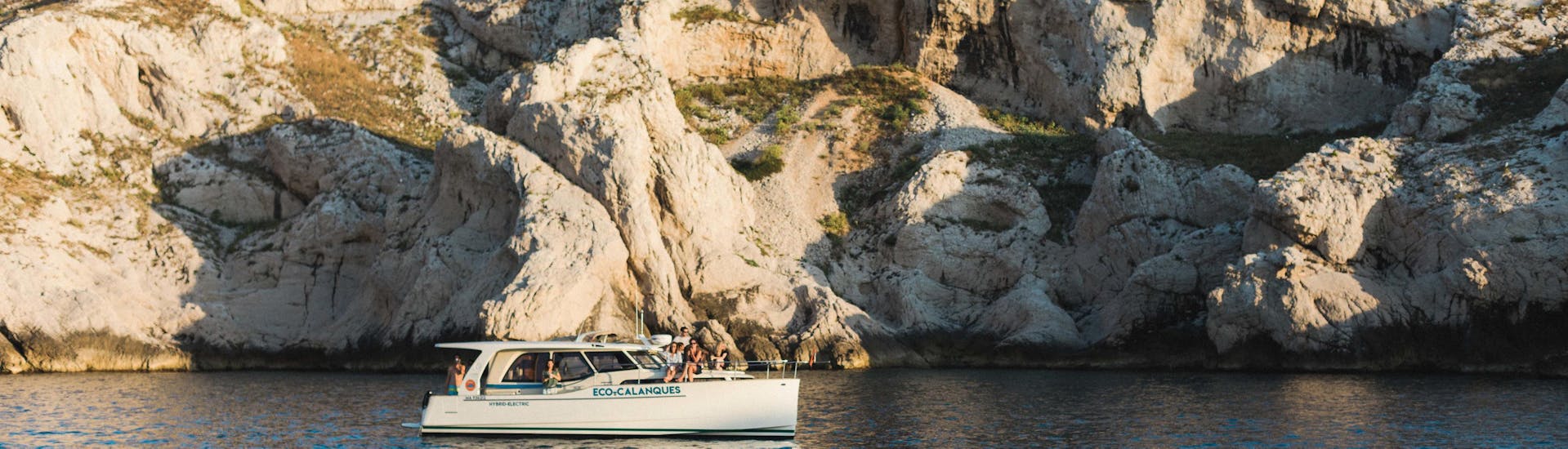 The boat of Eco Calanques Marseille during one of their tours. 