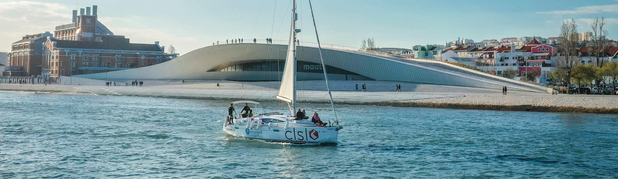 Enjoy Tagus Magnifique paysage de montagnes et de mer, où se déroulent les activités de Enjoy Tagus Lisbon.