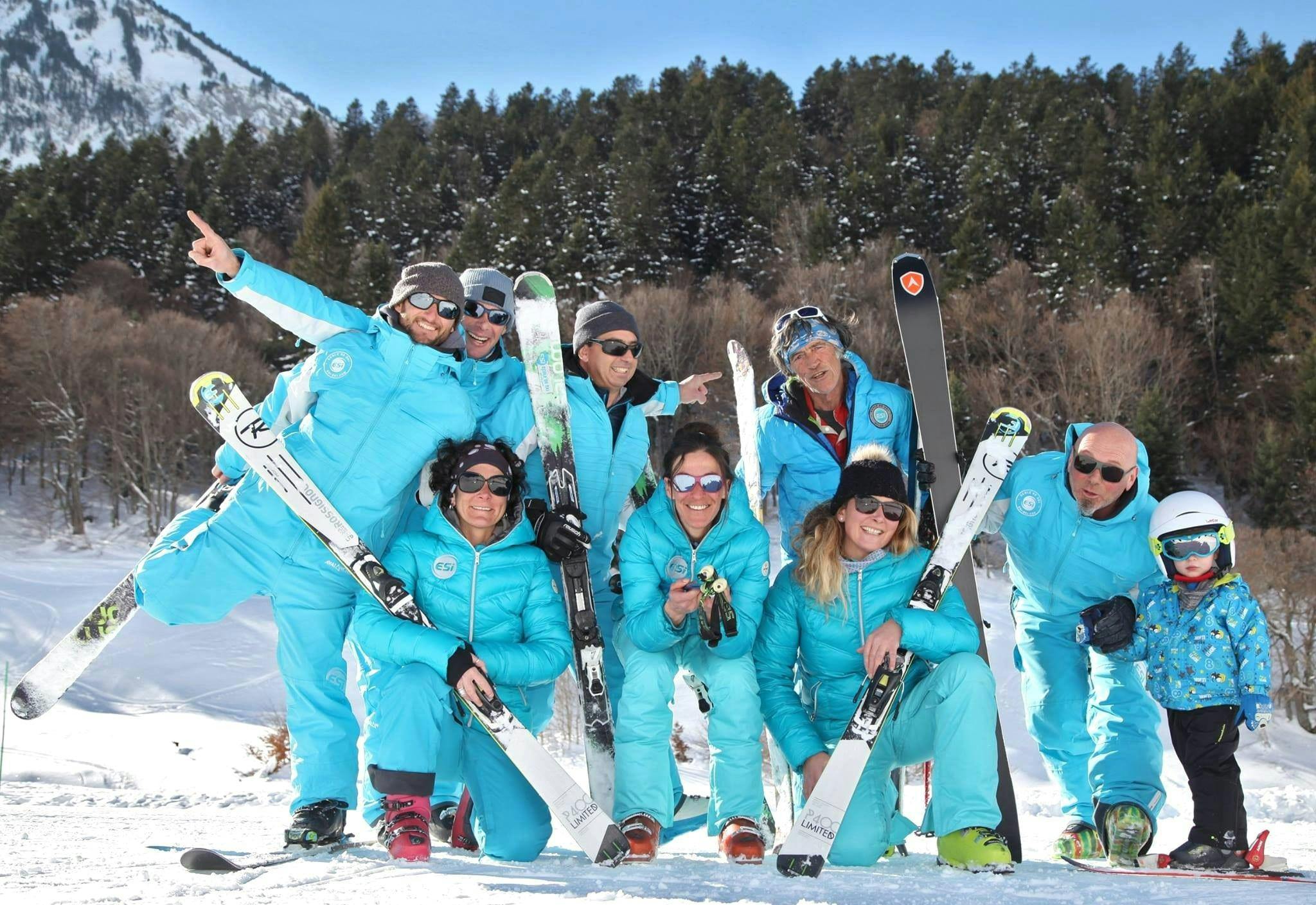 esi-bareges-hero Prachtige landschappen met bergen en zee, waar de ervaringen van ESI Ecoloski Barèges plaatsvinden.