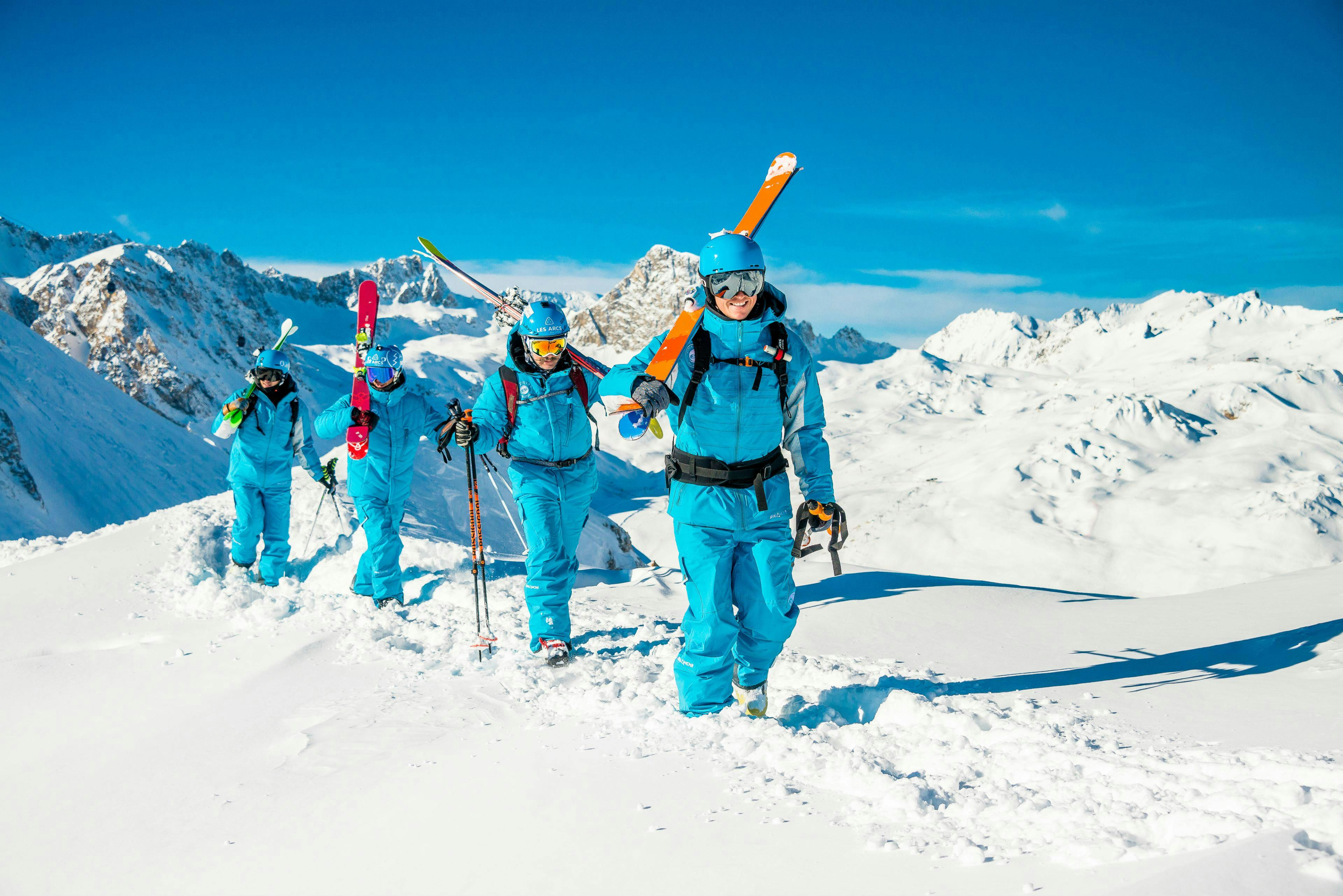 ESI Ozone Les Orres Hero provider pixlr Beautiful landscapes showcasing mountains and sea, where the experiences of Ski School ESI Ozone Les Orres are taking place.