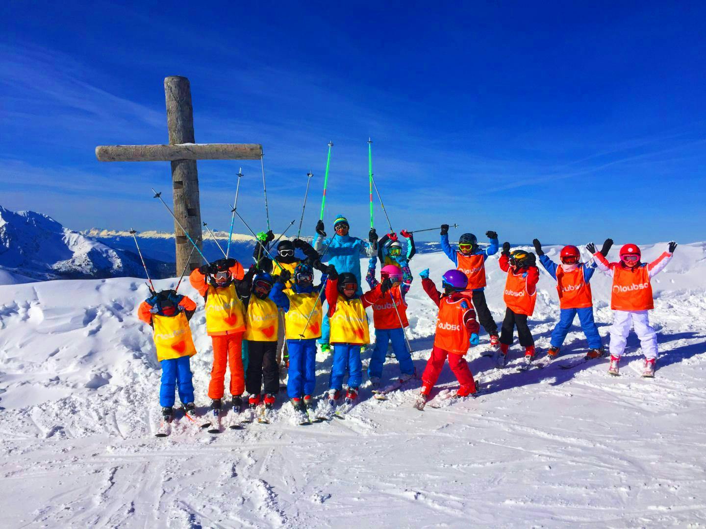 Beautiful landscapes showcasing mountains and sea, where the experiences of ESI Pro7 - Les 7 Laux are taking place.