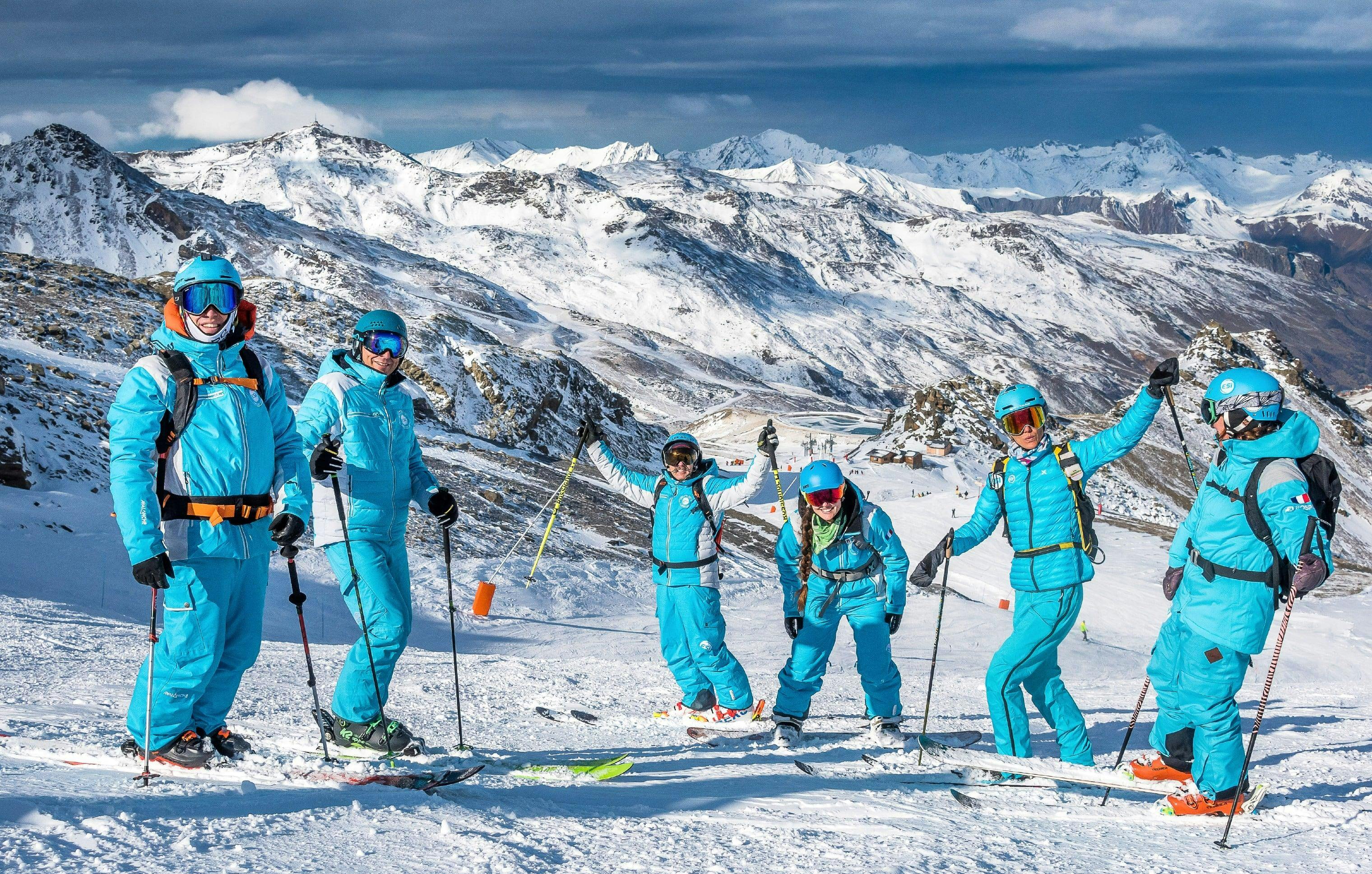 esi-ski-family-hero Beeindruckende Landschaften mit Bergen und Meer, wo Aktivitäten von ESI Ski Family stattfinden.