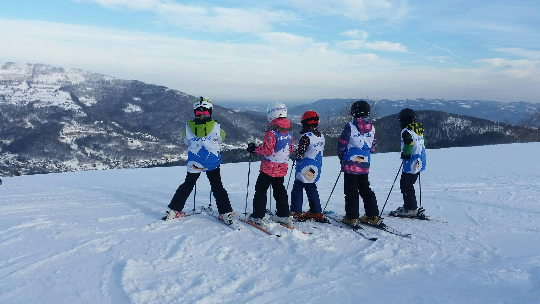 Magnifique paysage de montagnes et de mer, où se déroulent les activités de Eskimoski.