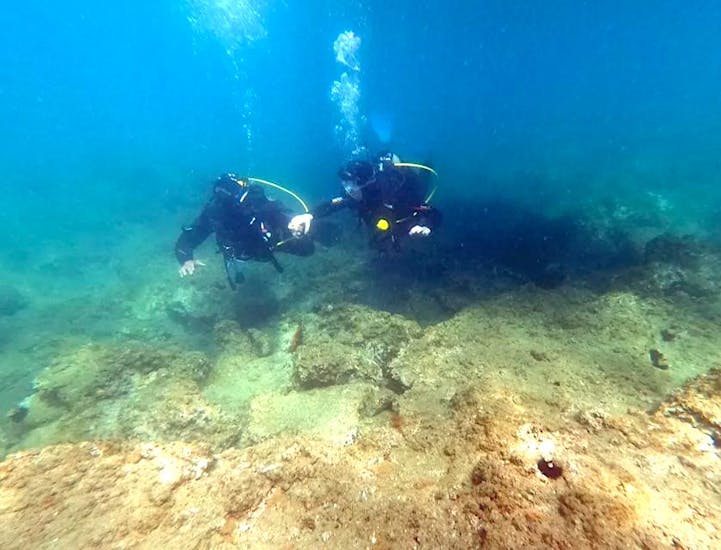 Plongeurs à Sète appréciant leurs leçons PADI avec Eureka Plongée Cap d'Agde.