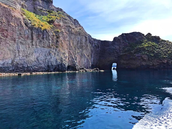 View of the sea around Aeolian Islands from a boat from Comerci Navigazione Tropea.