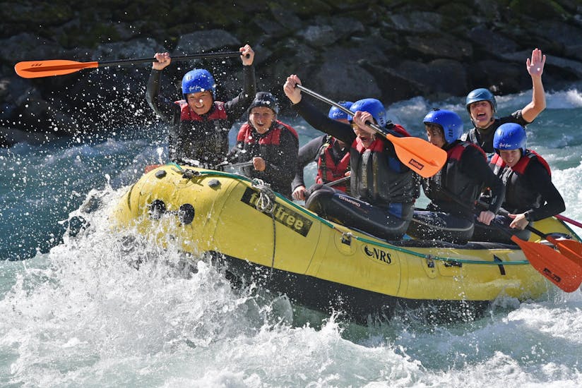 People having fun while Rafting with feelfree Outdoor Professionals Ötztal.