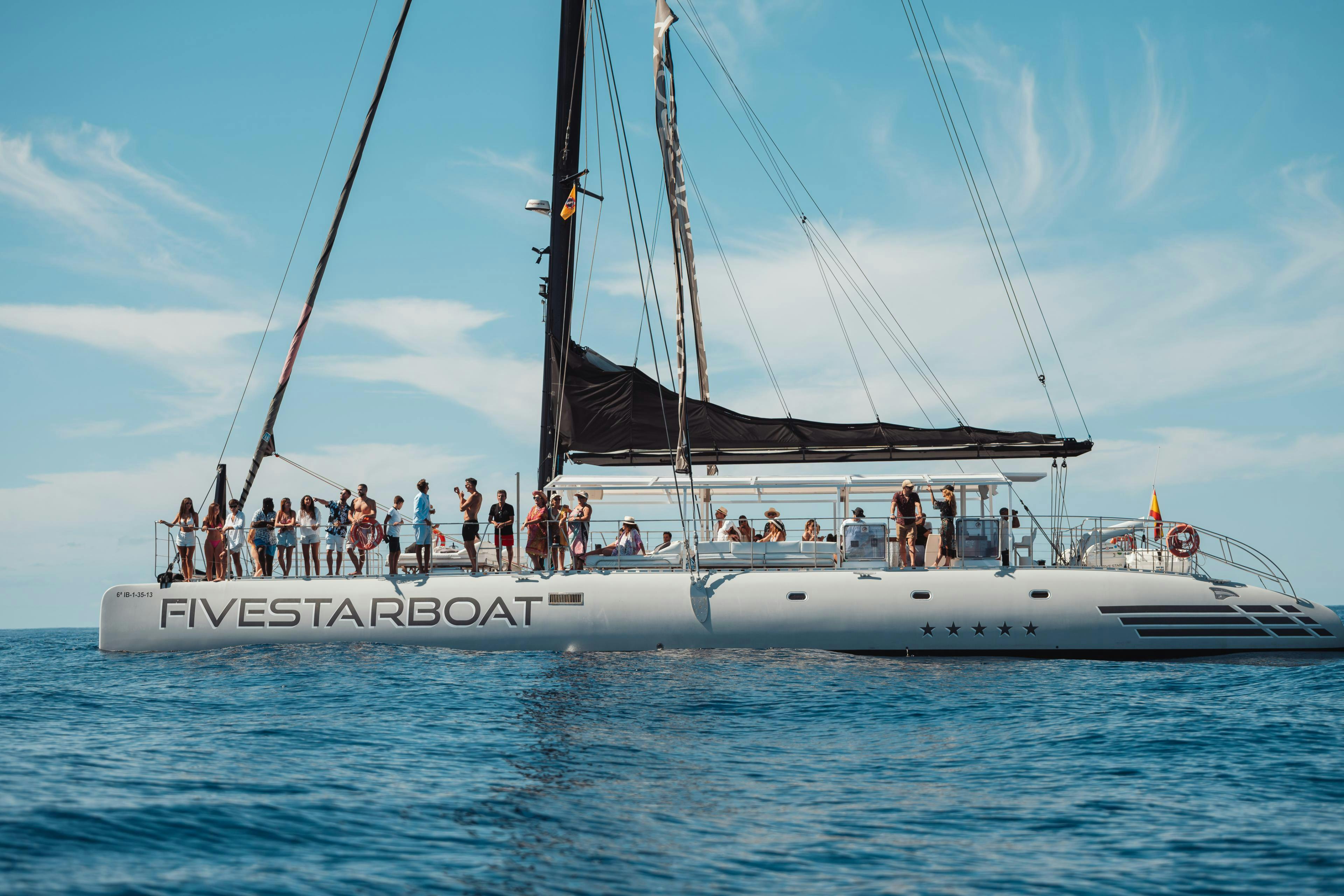 Beautiful landscapes showcasing mountains and sea, where the experiences of FIVESTARBOAT TENERIFE are taking place.