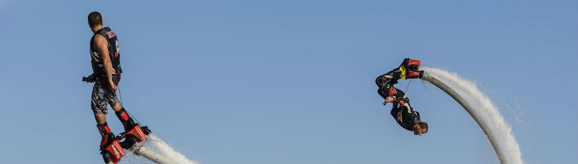 flyboard-minNEUHERO Panorama mozzafiato con montagne e mare, dove hanno luogo le attività di JetSki Valencia.