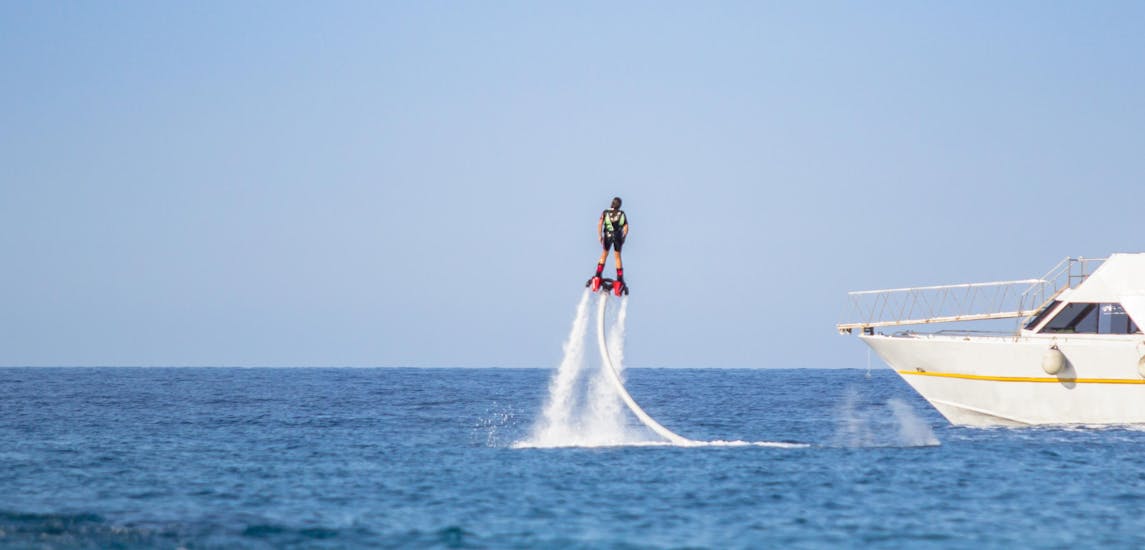 Flyboard dans la baie de Barcelone avec Sea Riders Badalona - Hero image