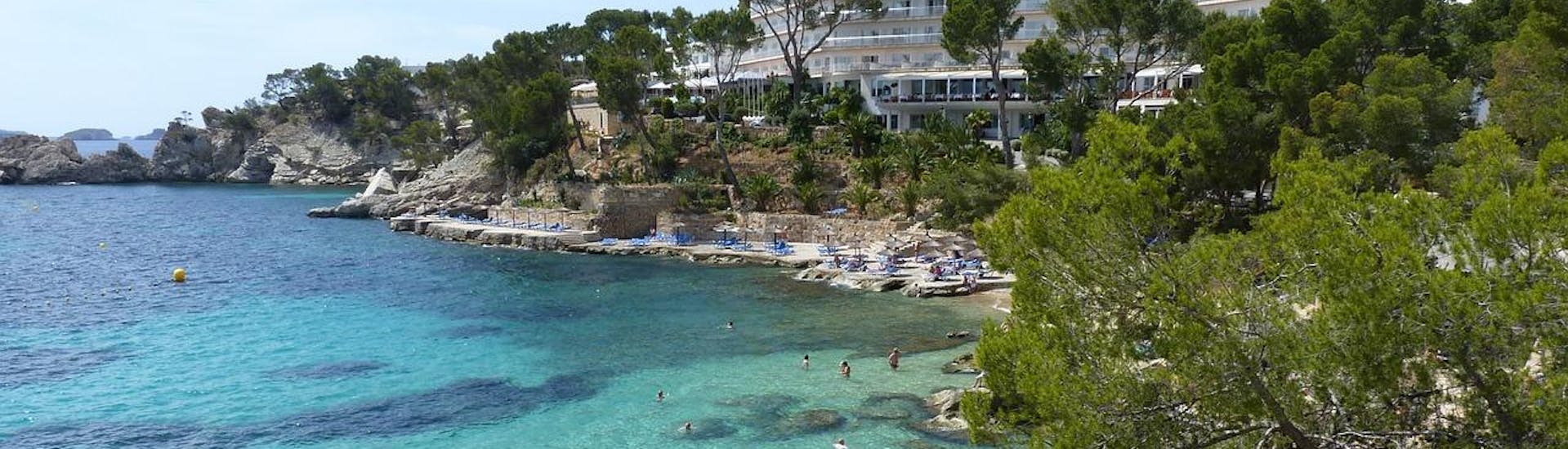 Een van de belangrijkste en mooiste stranden van Fornells in Menorca.