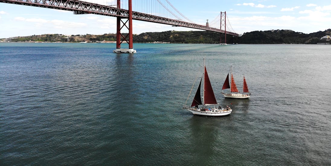 View of the Ponte 25 de Abril that can be seen during a boat trip with Furanai Sailboat Tours Lisbon.