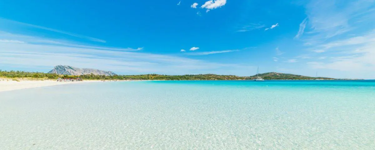 Golden Noleggio Salina Bamba View of the crystal-clear waters where you can swim during the trips with Golden Noleggio Salina Bamba.