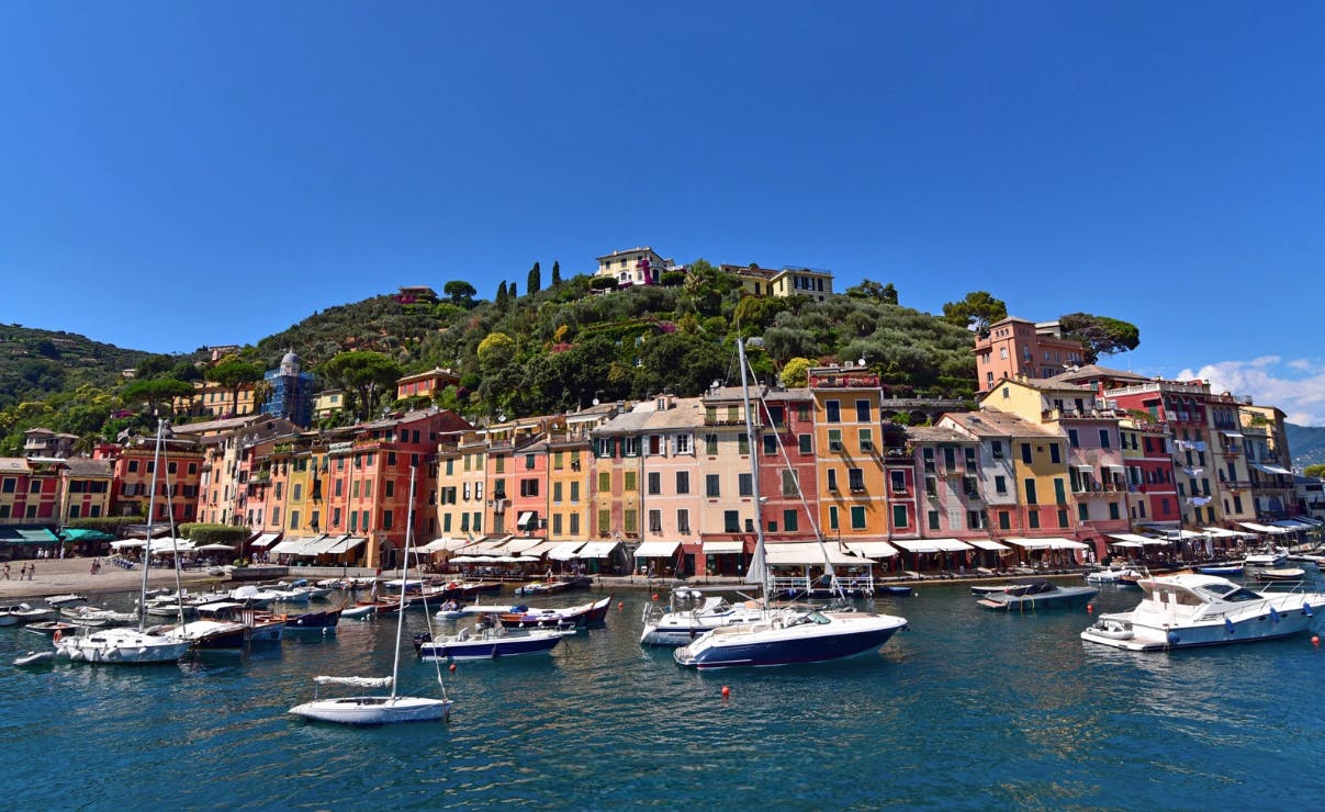 Golfo Paradiso Camogli Beautiful landscapes showcasing mountains and sea, where the experiences of Golfo Paradiso Camogli are taking place.