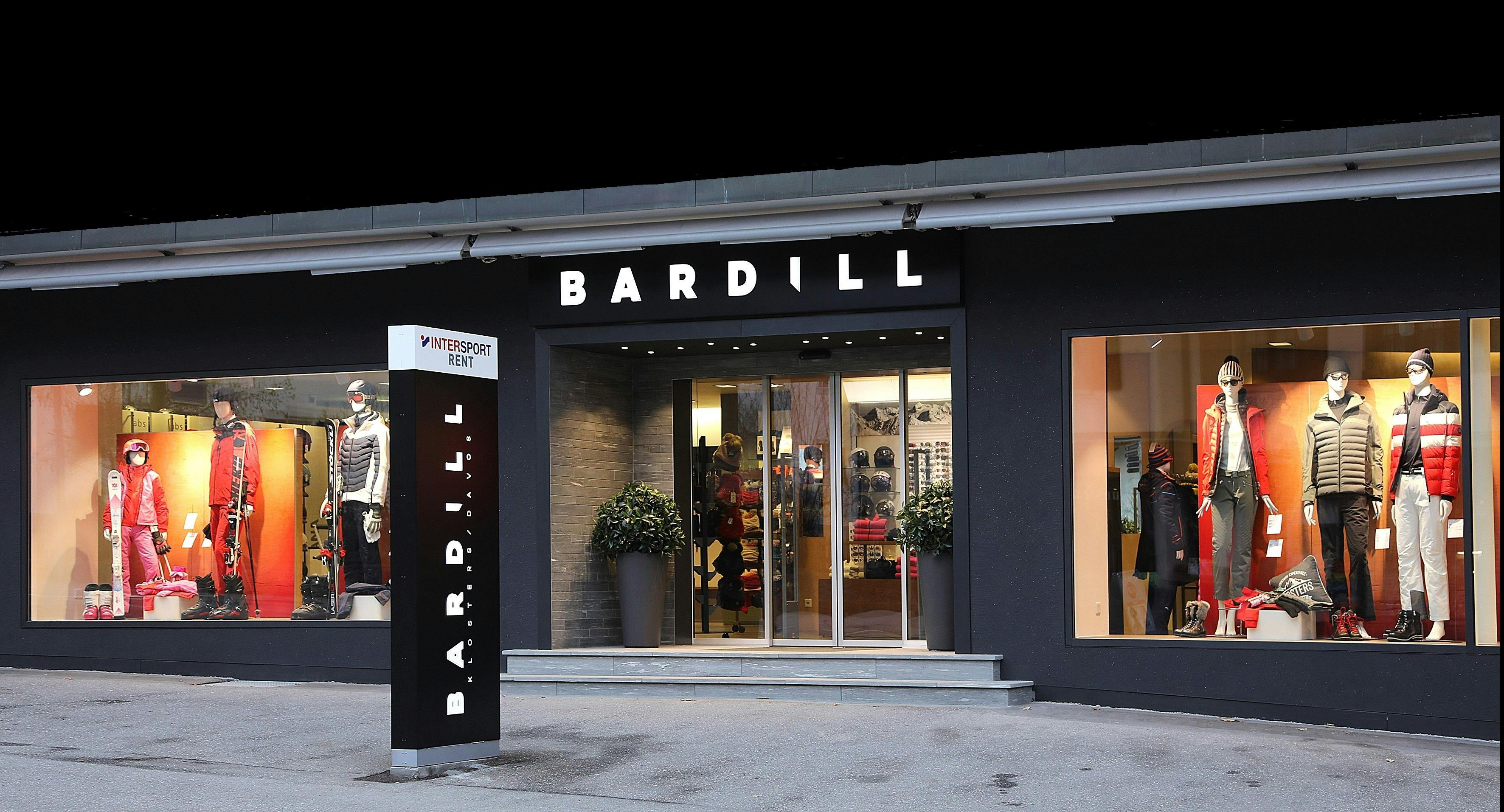 Hauptgeschäft1 Beautiful landscapes showcasing mountains and sea, where the experiences of Ski Rental Bardill Sports Davos are taking place.