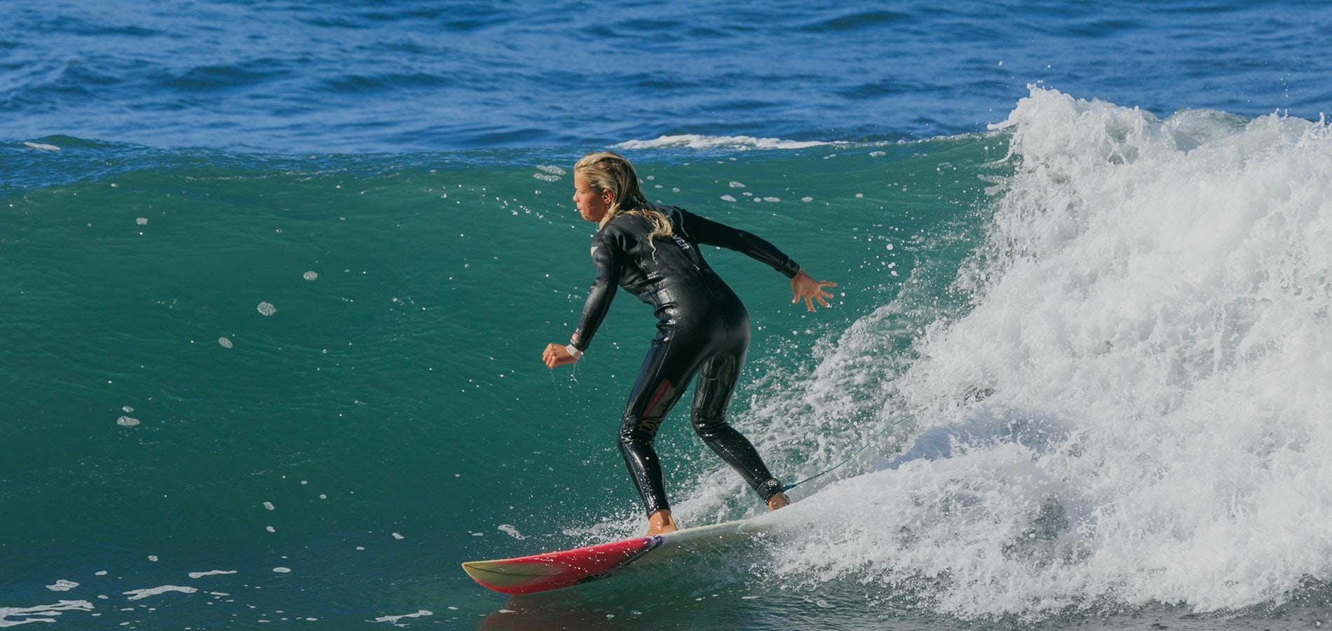 header1 Paisajes impresionantes de montaña y mar, donde tienen lugar las experiencias de Madeira New Wave.